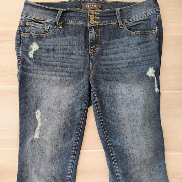 Torrid Blue Denim Distressed Jeggings Size 16R - Picture 10 of 13